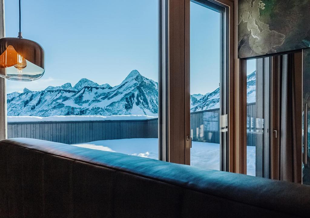 Nespecifikovaný výhled na hory nebo výhled na hory při pohledu z hotelu