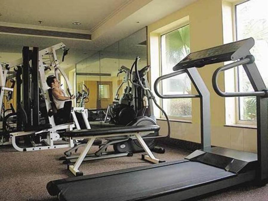 Fitness centrum a/nebo fitness zařízení v ubytování Savoy Suites Noida