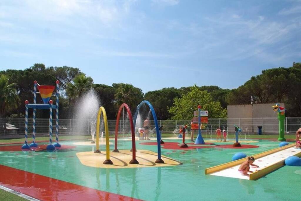 Bazén v ubytování Châlet dans parc de loisirs 5 étoiles nebo v jeho okolí