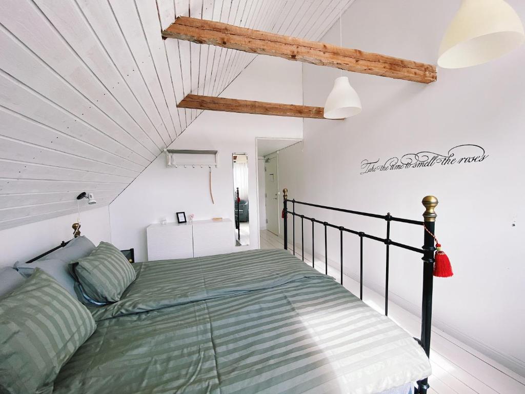 Postel nebo postele na pokoji v ubytování Galleriet BnB