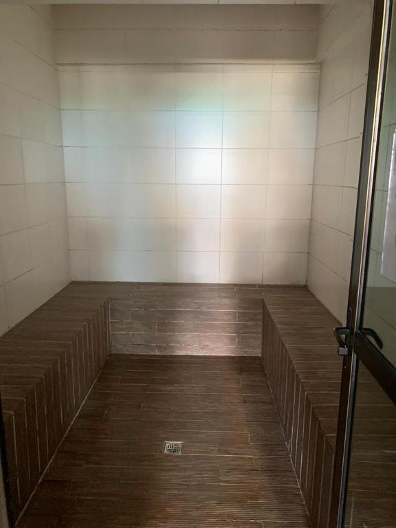  Flat Adler Ritz Suites