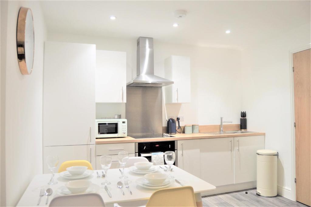 Royal Suite, Elegant spacious 2 bed apartment in the city centre - perfect for work or leisure!