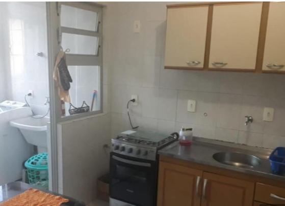  Quarto para moça em apto amplo e arejado