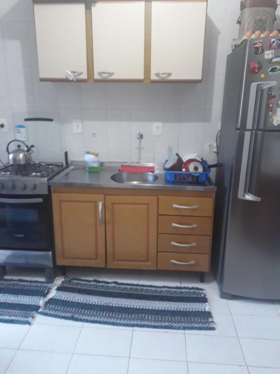  Quarto para moça em apto amplo e arejado