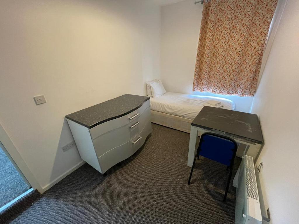 Quiet Private Room Close To Town Centre - FreeWIFI