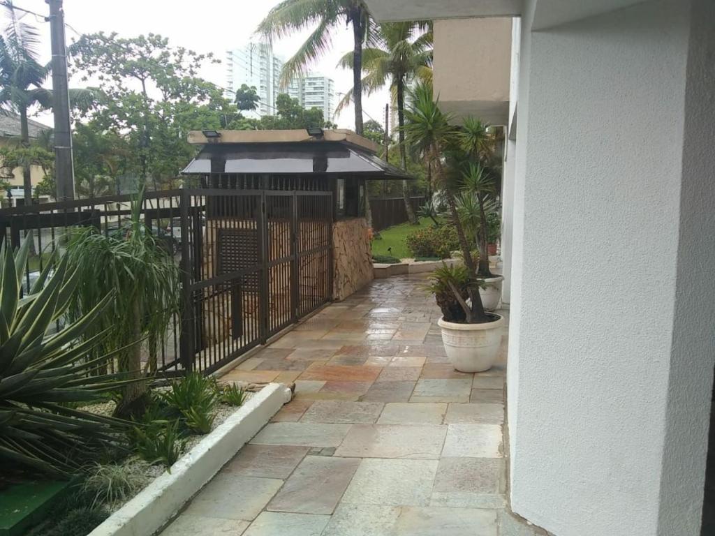  Apto Guarujá Enseada lado praia ambiente famíliar