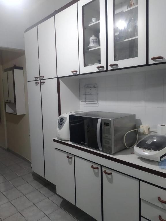  Apto até 6 pessoas na Praia Grande com Wi-Fi