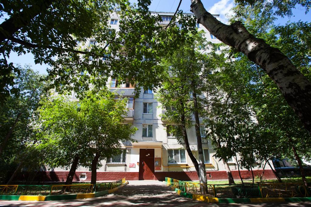 モスクワにあるStandard Brusnika Apartments Serpukhovskayaの白い建物