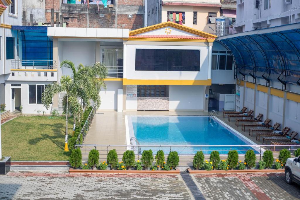 Piscina di Siddhartha Hotel Grand City o nelle vicinanze