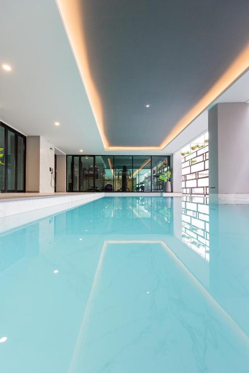 Bazén v ubytování 56 Hotel nebo v jeho okolí