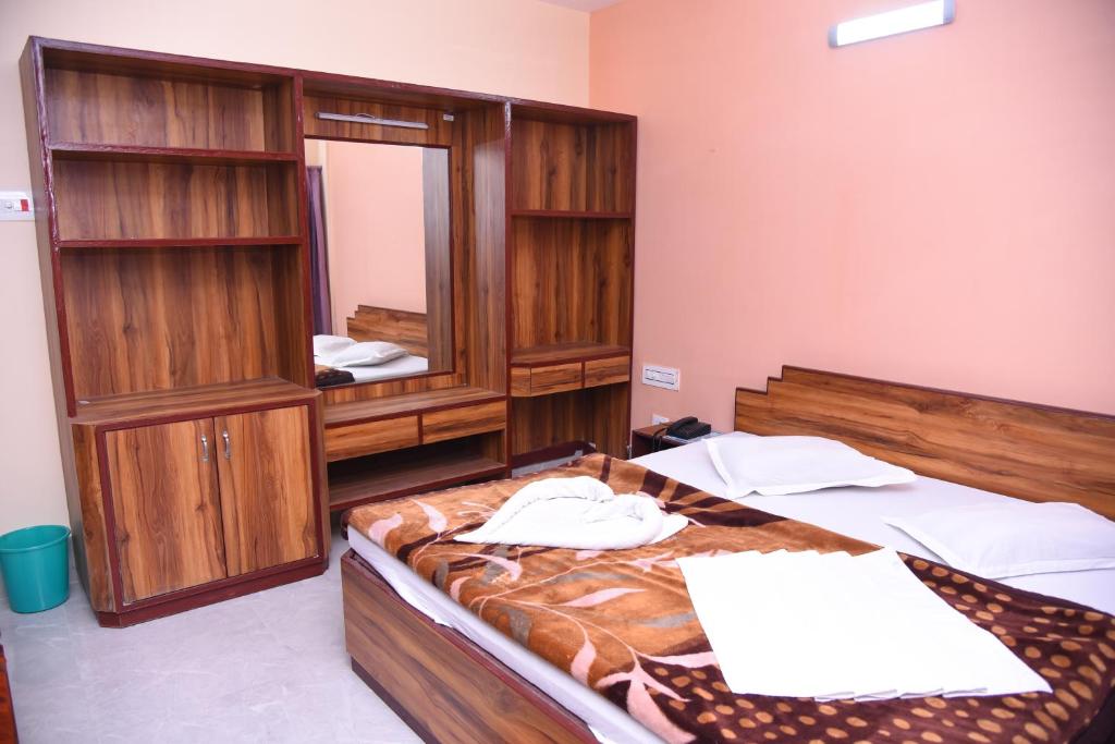 Postel nebo postele na pokoji v ubytování Hotel SagarPriya