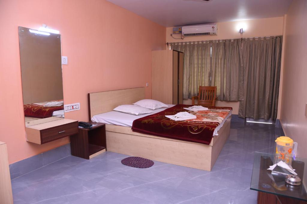 Postel nebo postele na pokoji v ubytování Hotel SagarPriya