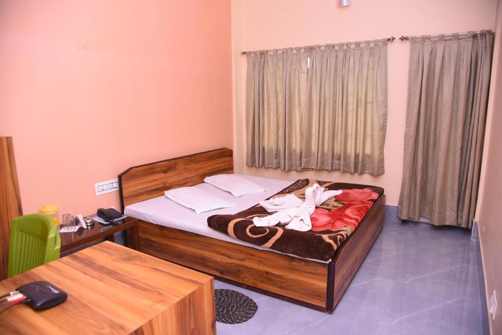 Postel nebo postele na pokoji v ubytování Hotel SagarPriya
