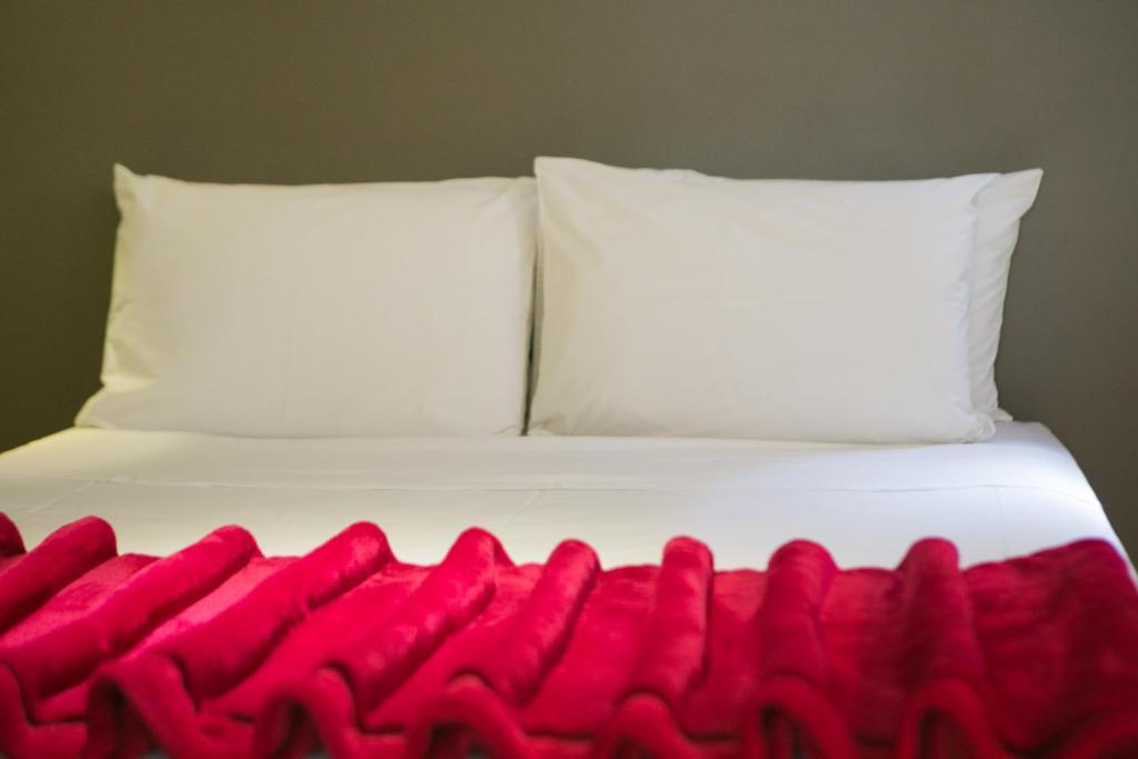  Serranos Park Hotel