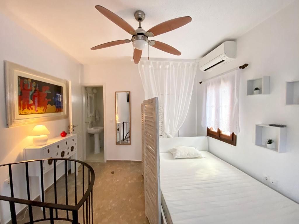 Postel nebo postele na pokoji v ubytování Lion House I