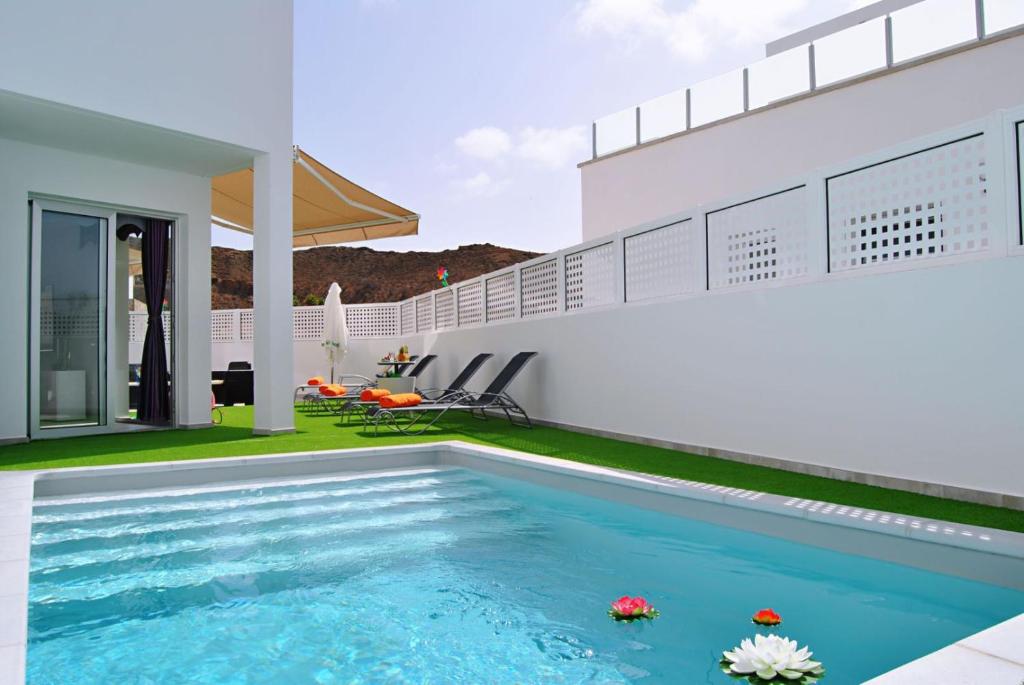 BIG VILLA IN TAURO WITH PRIVATE HEATED POOL & BBQ & GAME ROOM