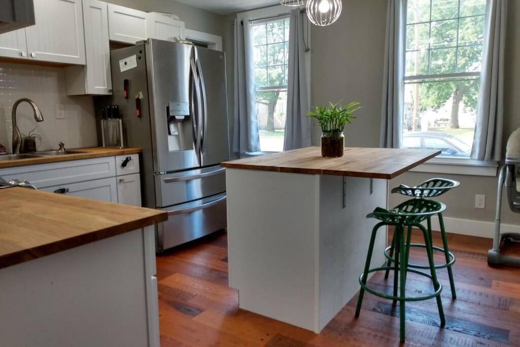 Main Street home near Starved Rock and Downtown Ottawa - Housity