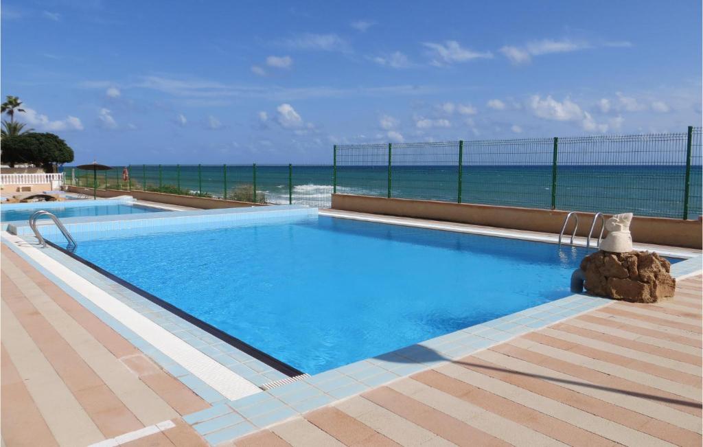 una piscina con vistas al océano en Amazing Apartment In Cala Del Moro - Torrev With House Sea View, en La Mata