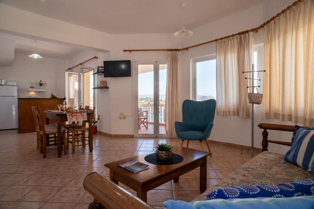 Televízia a/alebo spoločenská miestnosť v ubytovaní Villa Dina Apartments