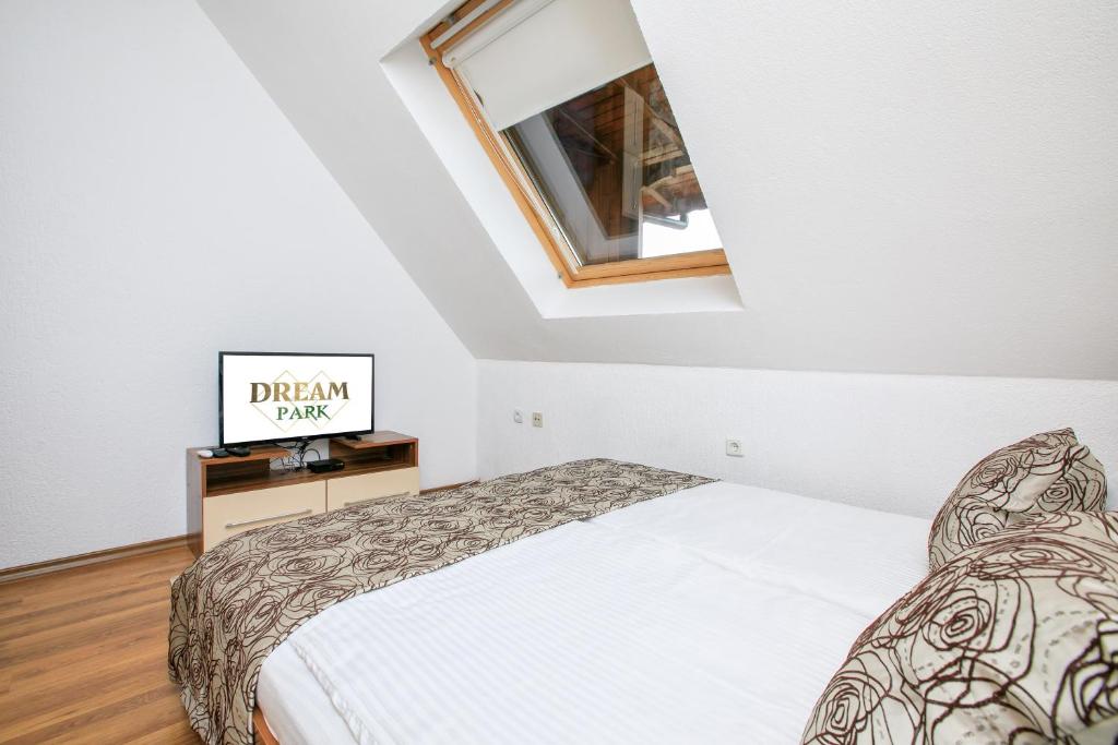 Postel nebo postele na pokoji v ubytování Dream Park Apartment