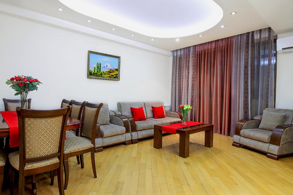 3 Bedroom Apartment near Republic Square, Yerevan – Updated 2023 Prices