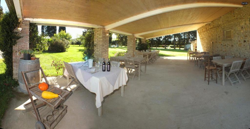 A garden outside Agriturismo Le Piane Del Milia