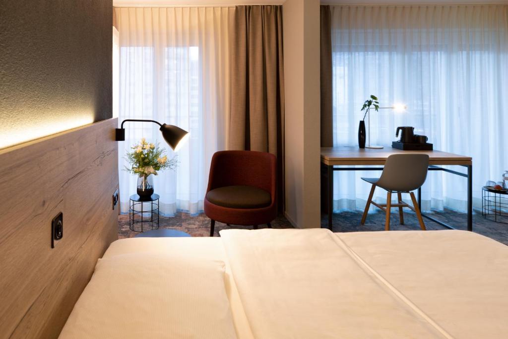 Una cama o camas en una habitación de Baxter Hotel