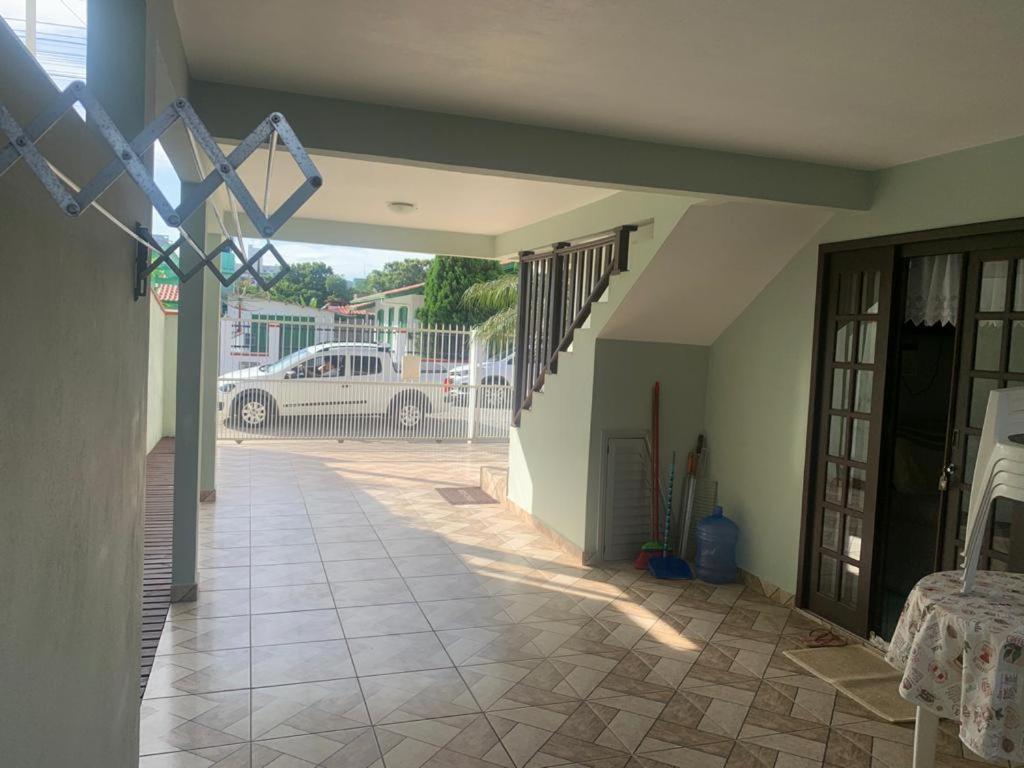  Casa Térrea Próximo a Praia de Ilhas