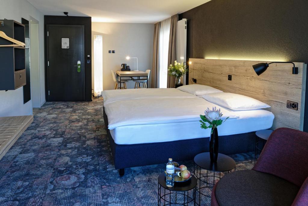 Una cama o camas en una habitación de Baxter Hotel