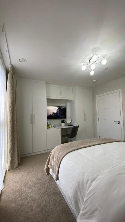 Double room in a new modern&quiet, spacious flat