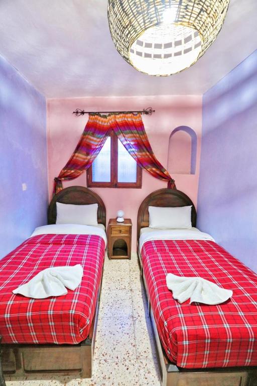 Postel nebo postele na pokoji v ubytování AYMANE ROOFTOP budget panoramic HOTEL