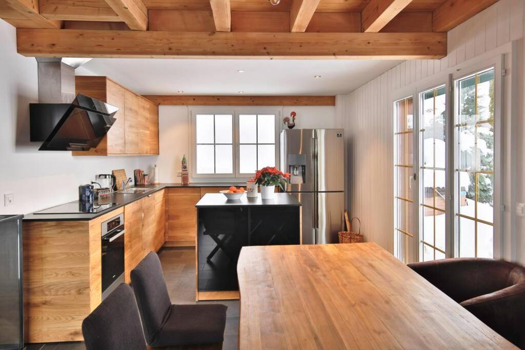 Kuchyň nebo kuchyňský kout v ubytování Exklusives Chalet mit traumhafter See- und Bergsicht