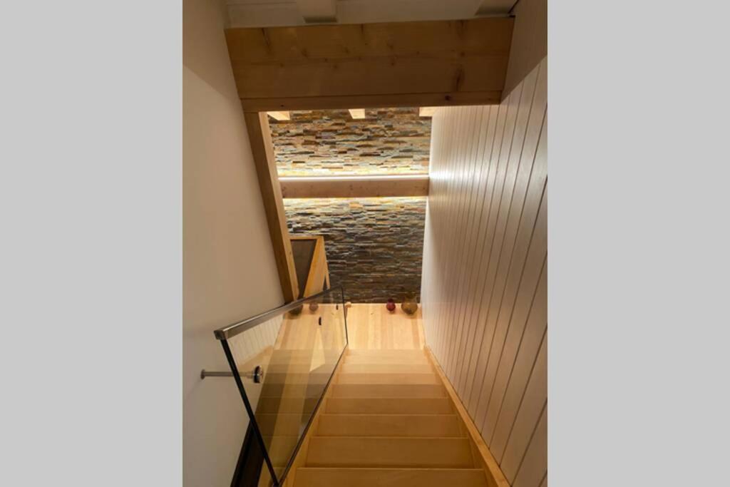 Fotografie z fotogalerie ubytování Exklusives Chalet mit traumhafter See- und Bergsicht v destinaci Seelisberg