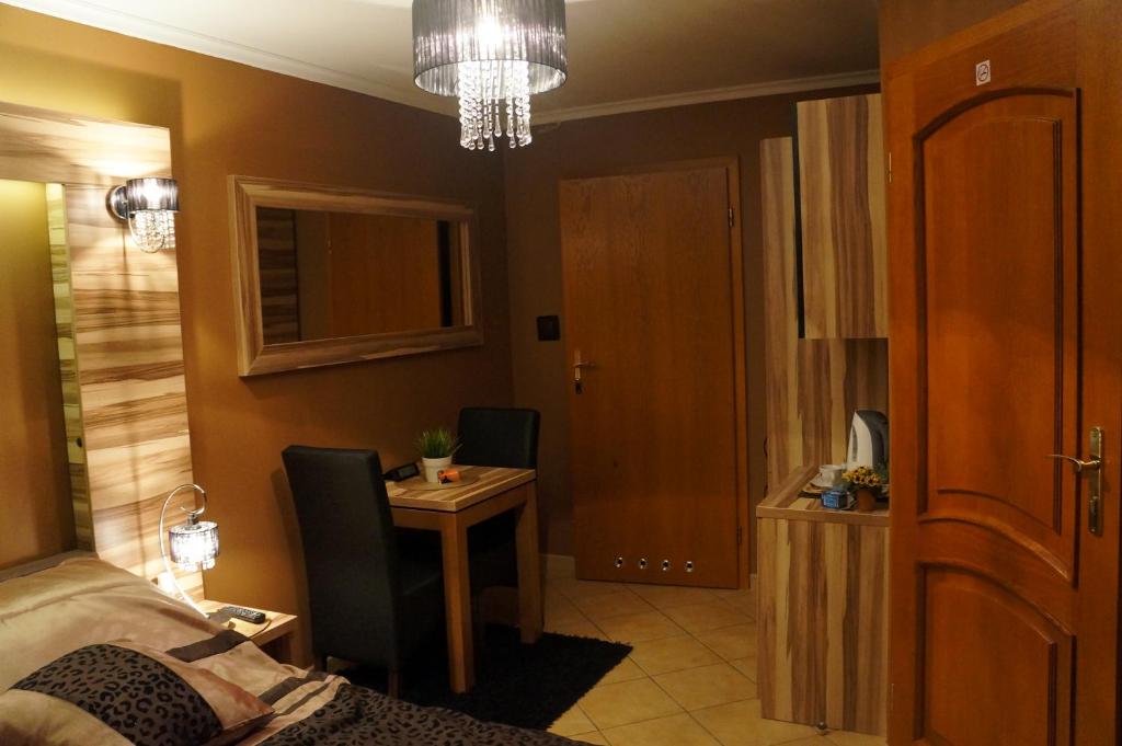 Postel nebo postele na pokoji v ubytování POKOJE GOŚCINNE ATOL