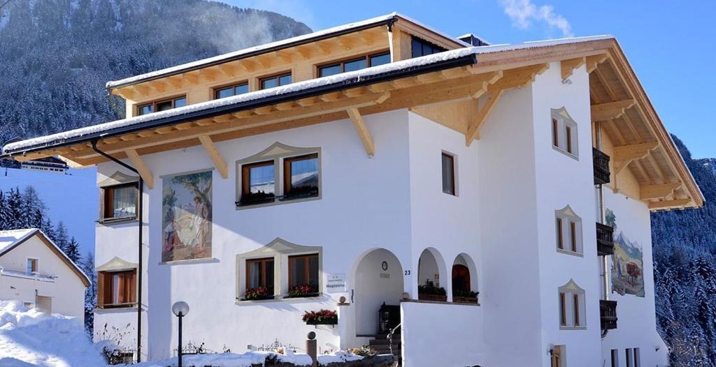 Nespecifikovaný výhled na hory nebo výhled na hory při pohledu z aparthotelu