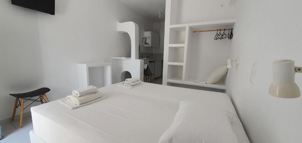 Łóżko lub łóżka w pokoju w obiekcie Teoria Paros - Matsas Windmill