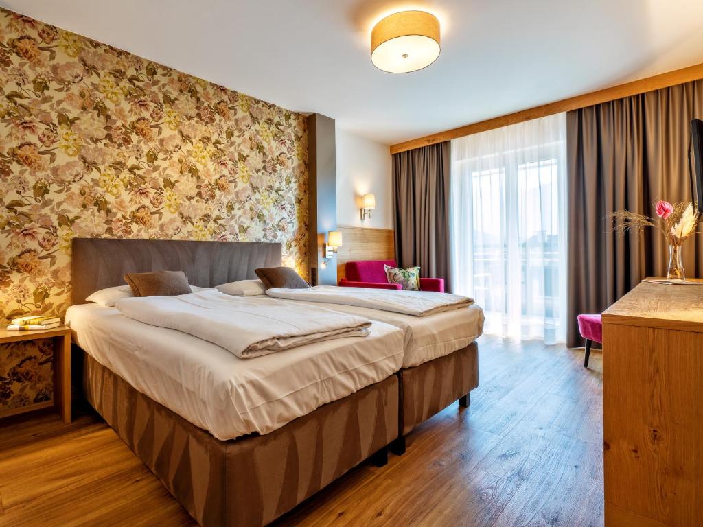 Posteľ alebo postele v izbe v ubytovaní Stadthotel EGGERBRÄU