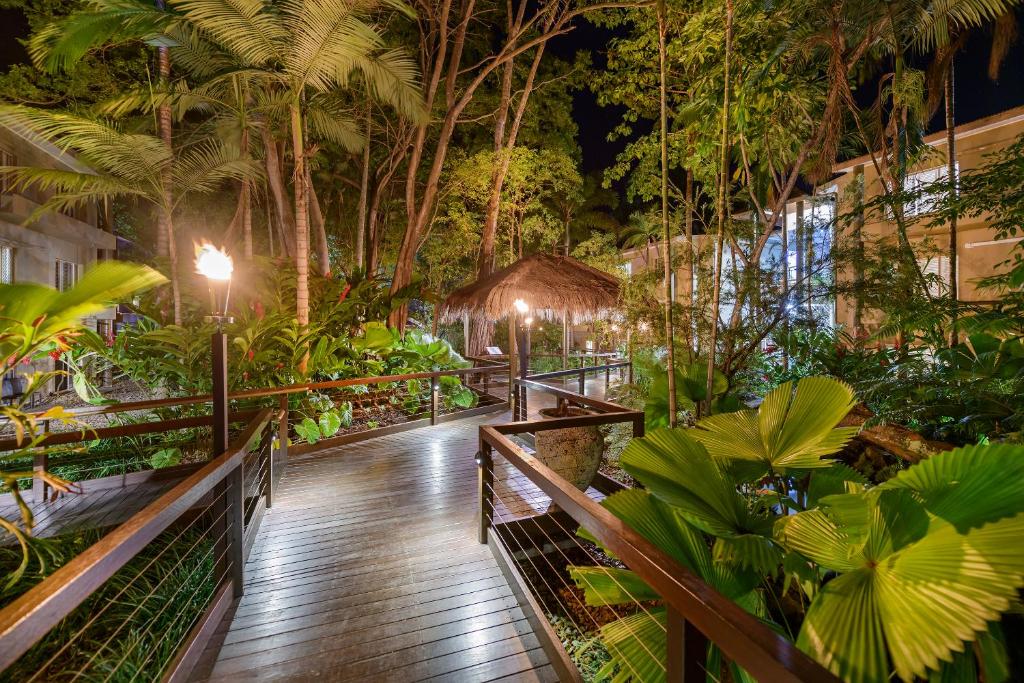 Zahrada ubytování Ramada Resort by Wyndham Port Douglas