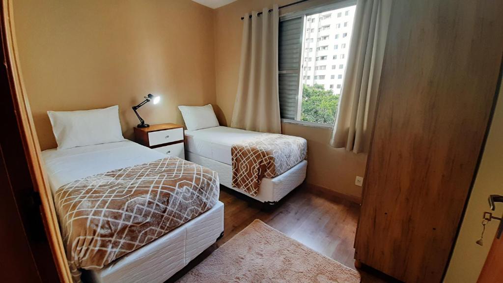  Apto grande com rede de descanso na sala