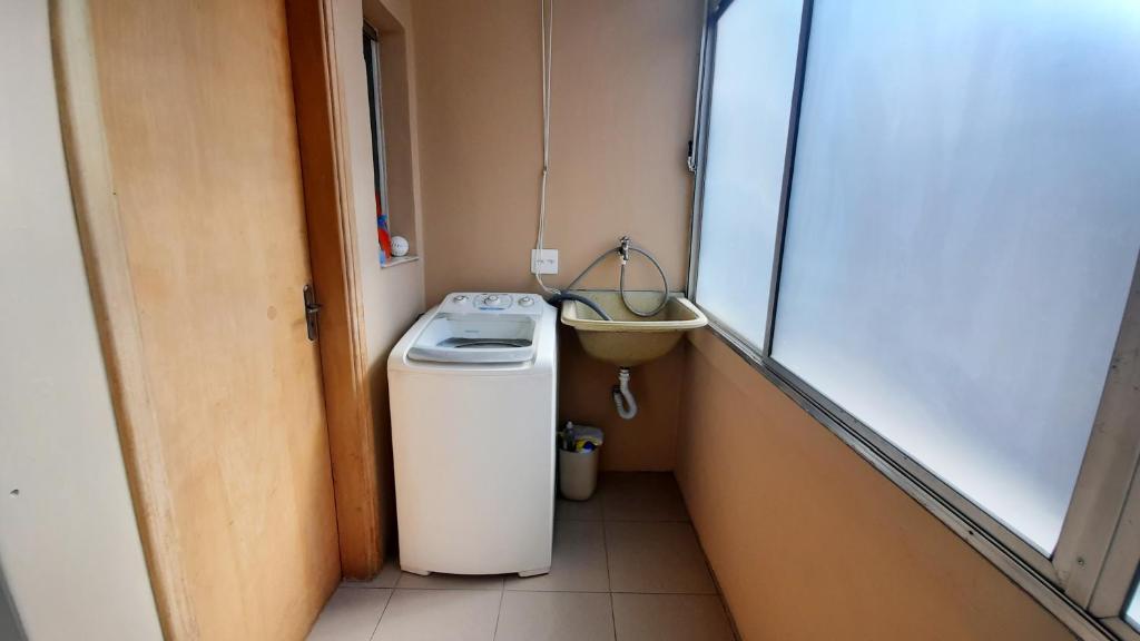  Apto grande com rede de descanso na sala
