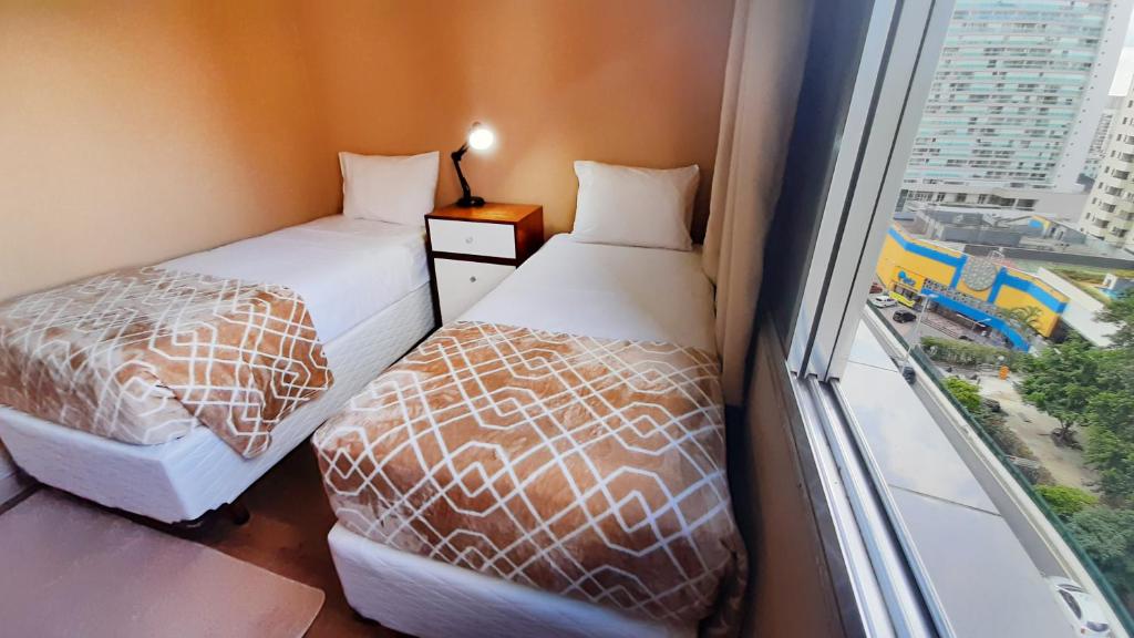  Apto grande com rede de descanso na sala