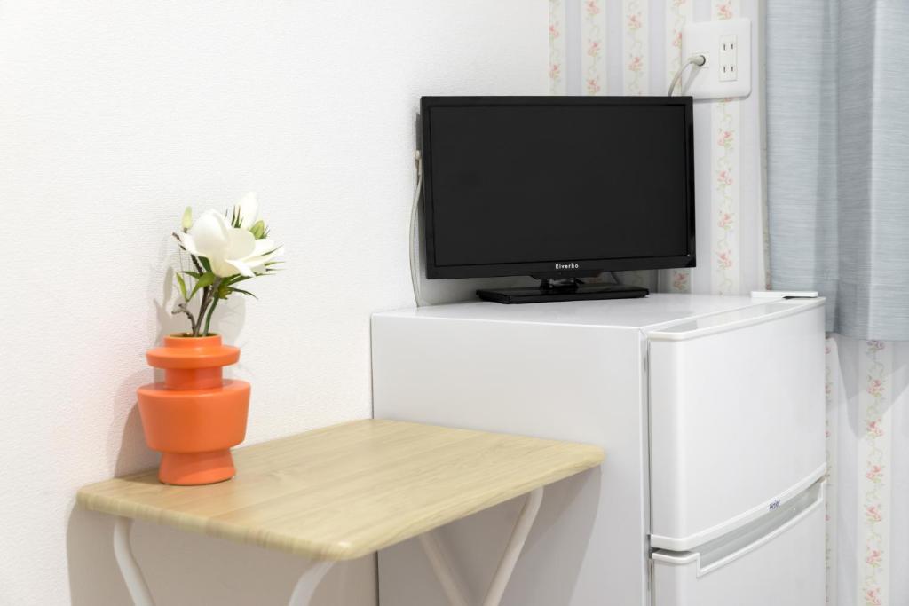 nestay inn tokyo senjuにあるテレビまたはエンターテインメントセンター
