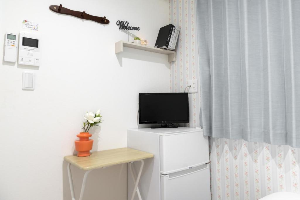 nestay inn tokyo senjuにあるテレビまたはエンターテインメントセンター