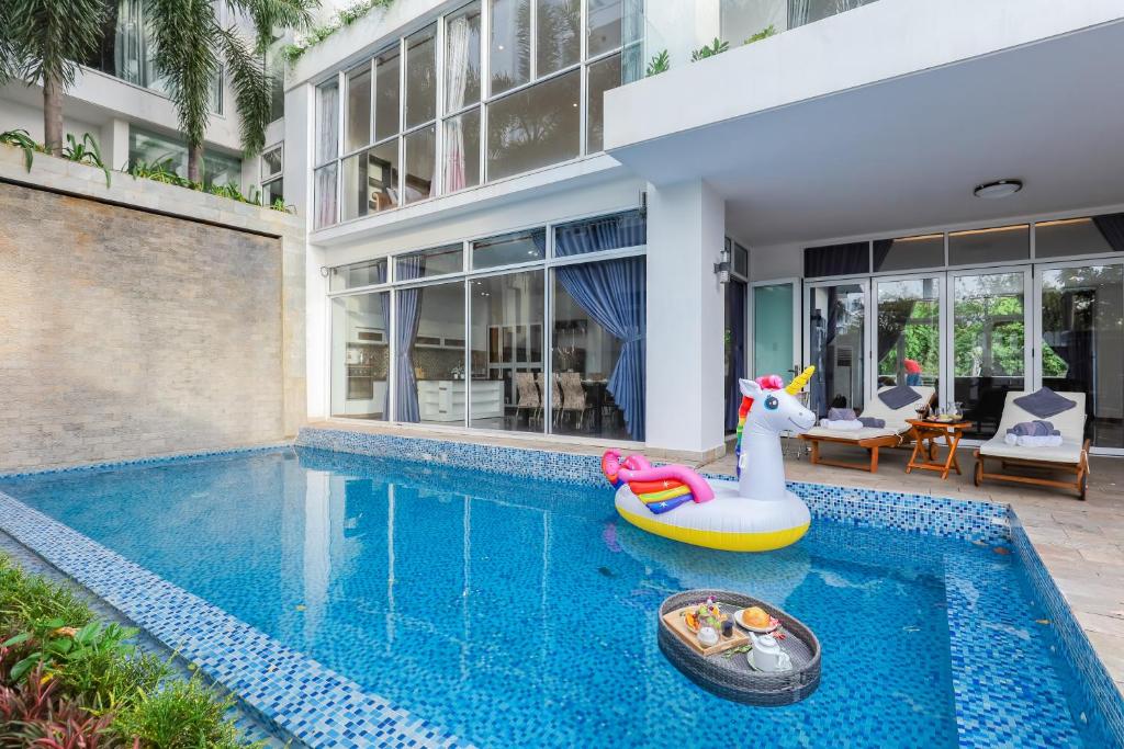The swimming pool at or close to Palm Villa 32 Seaview - Biệt Thự Hồ Bơi View Biển Cao Cấp Vũng Tàu