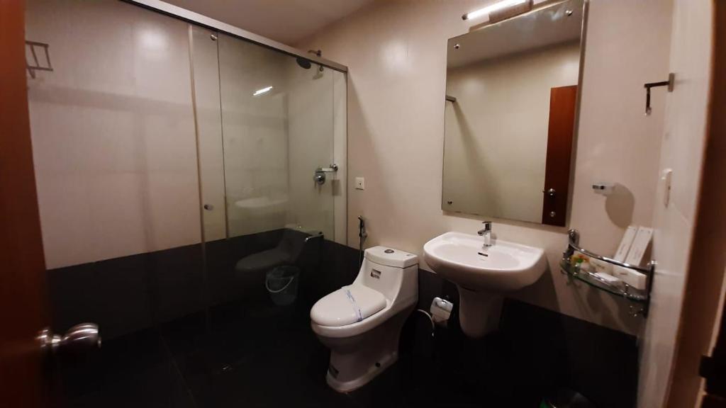 Koupelna v ubytování HOTEL SURYA