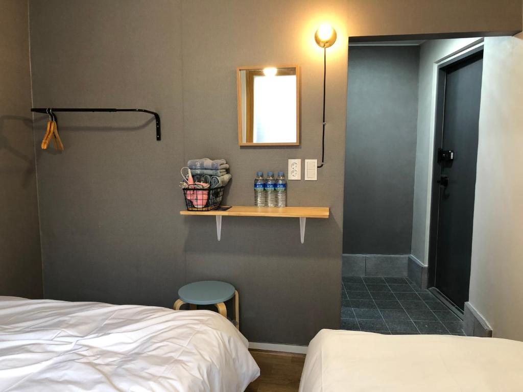 Dante House - Twin Room With Private Bathroom