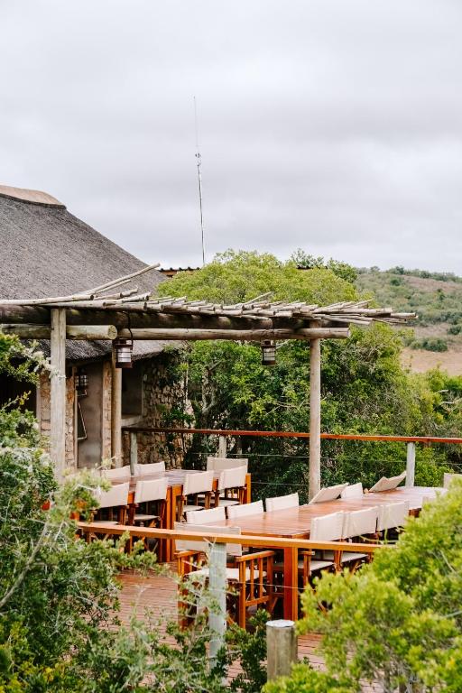 Restaurace v ubytování Woodbury Tented Camp – Amakhala Game Reserve