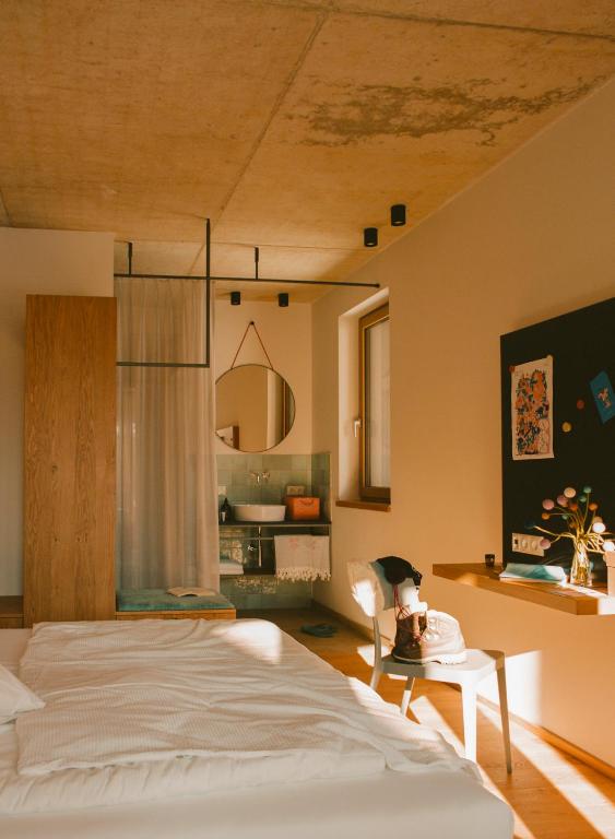 Postel nebo postele na pokoji v ubytování Hotel Blü Gastein
