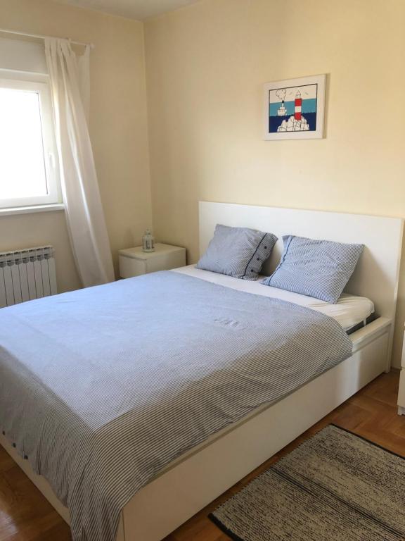 En eller flere senge i et værelse på Apartment Maris - Free Parking