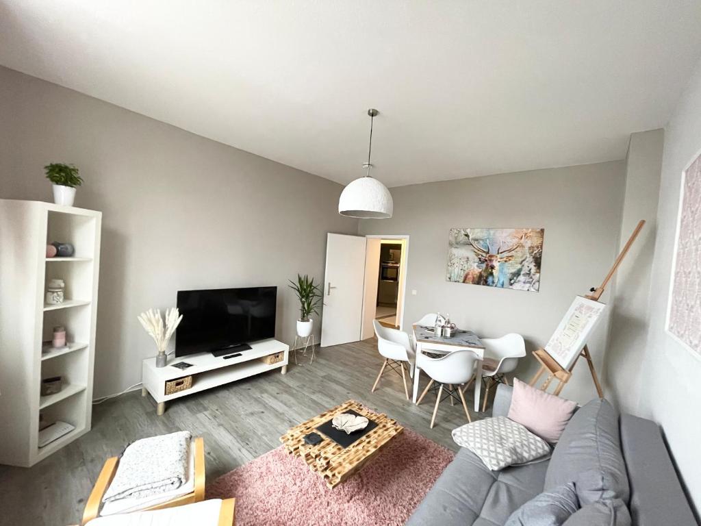 a living room with a couch and a table at Premium CityApartment *Tiefgarage,Netflix,Zentrum* in Cottbus